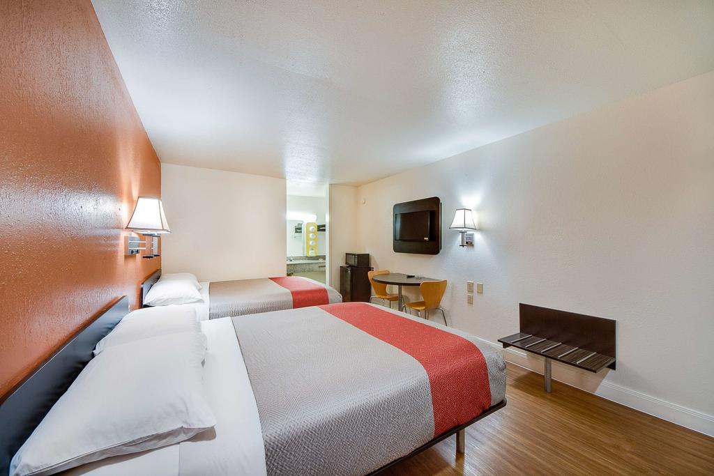 Americas Best Value Inn San Antonio Exterior photo